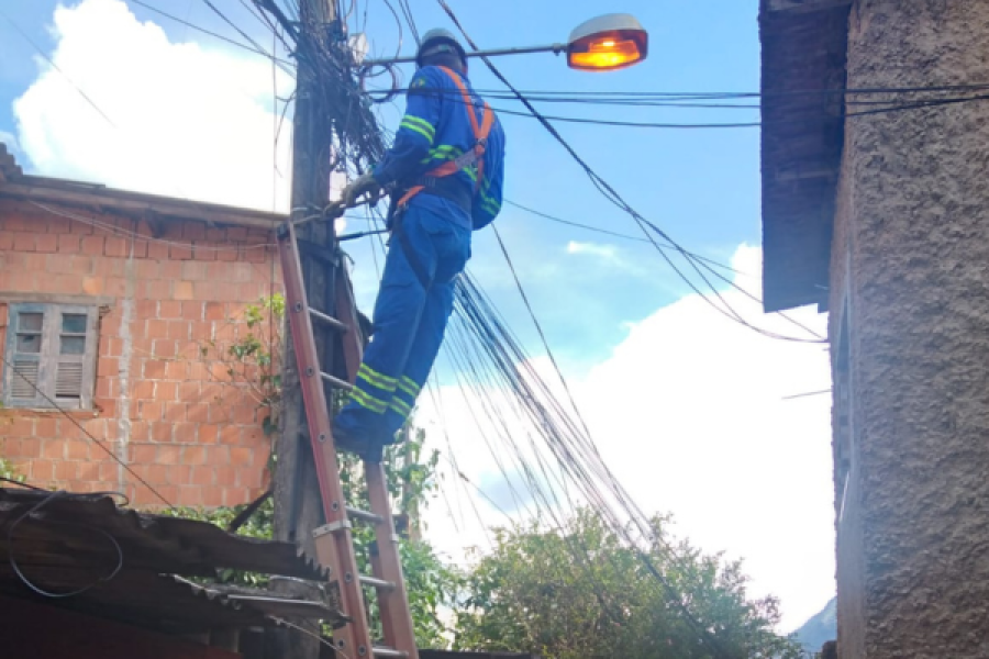 Troca de lâmpadas avança no Cordoeira e beneficia moradores do Conjunto João de Barro