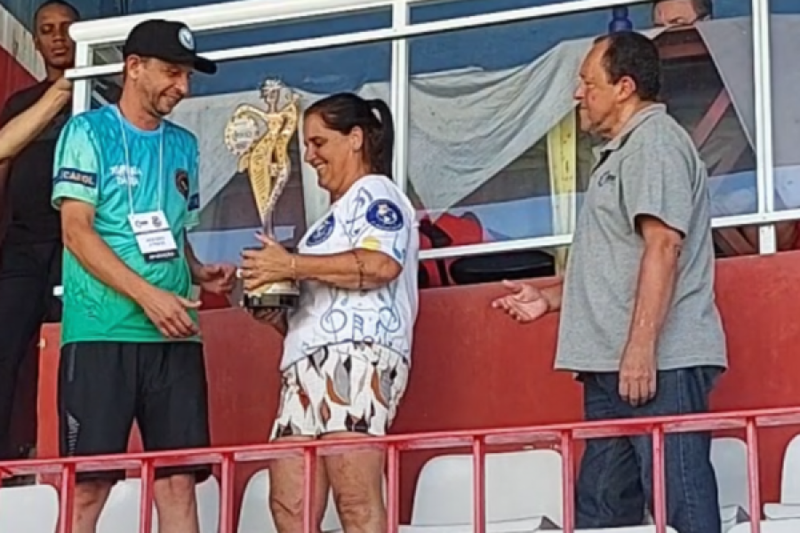 Imperatriz de Olaria é a grande campeã do Carnaval 2025 de Nova Friburgo; Tia Karla participou da entrega da premiação